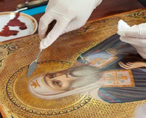 Restauração em obra de arte sacra